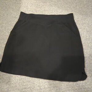 Size Small 32 Degree black skort with pockets